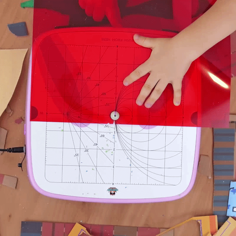 Couper du carton sans cutter : solutions sûres pour enfants